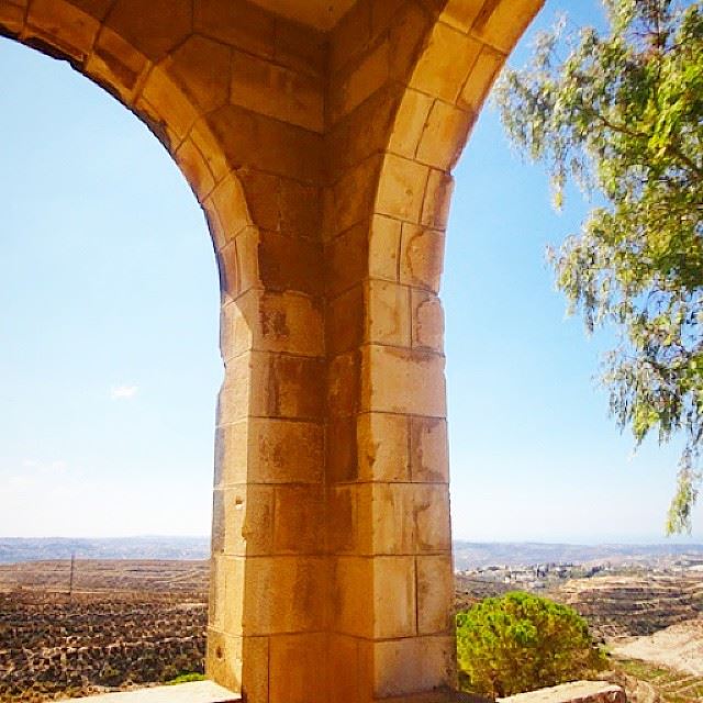 arcade nature colline