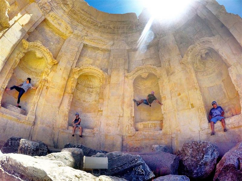 Arches, sculptures and Gods... arch  sculptures  god  temple  baalbeck ... (Baalbek, Lebanon)