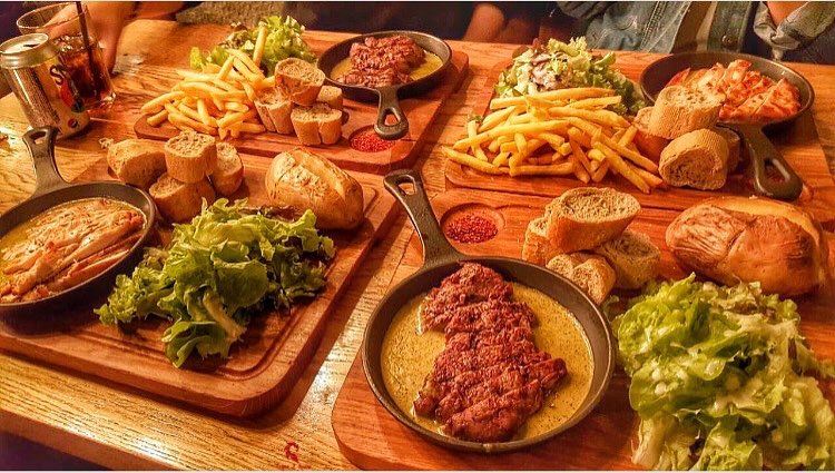Are you a Chicken or Meat person? 🍗 🥩.=================📍 @swissbutter... (Jemmayze)