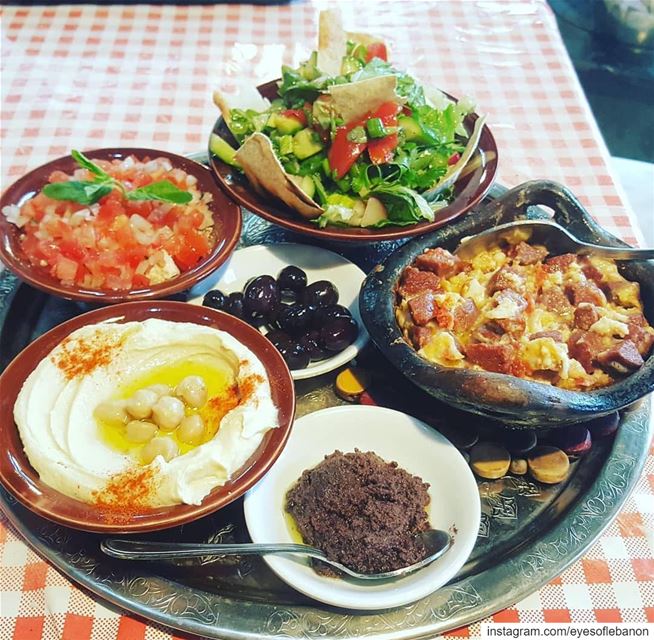 Are you a lebanese food lover ?@benteldayaa_cafe_resto offers for 4... (Douma, Liban-Nord, Lebanon)