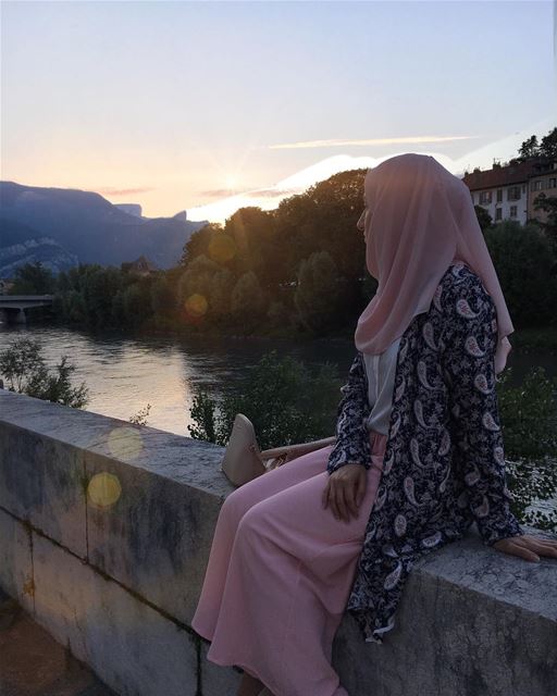 Are you a sunset or sunrise person? 🌅Im certainly both, however I have... (Grenoble, France)