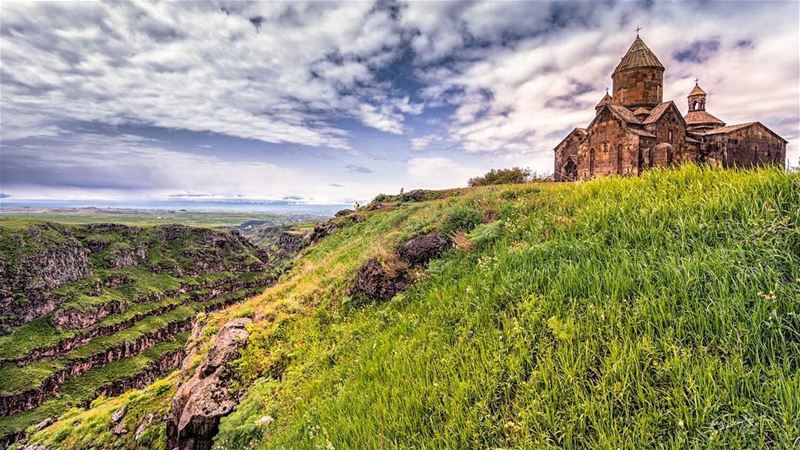  armenia  plain  green  nature  church  valley  snapshot  photo  photos ... (Armenia)