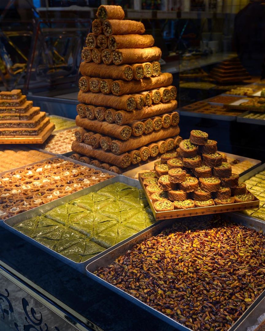 As lojas de doces típicos do Líbano são uma atração à parte, com muita...