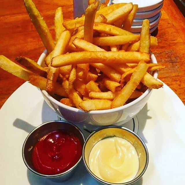 As simple as that my lunch today... French fries with ketchup and mayo .... 👍👍😁😁😋😋😃😃😂😂 Capture by me 