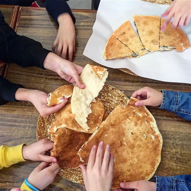 Attaaaaaaack! That bread was too fresh, hot and appetizing to last غط الحما (Mar charbel 3ennaya)