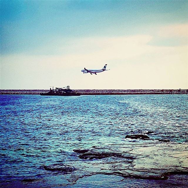 Atterrisage  final  phase  landing  atterrissage  mediterranean  sea  mea ... (Beirut, Lebanon)