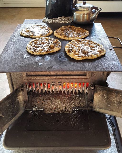 Atyab man2ushet zaatar 3al 2aterje . thyme  breakfast  on  stove ... (Zar`Un, Mont-Liban, Lebanon)