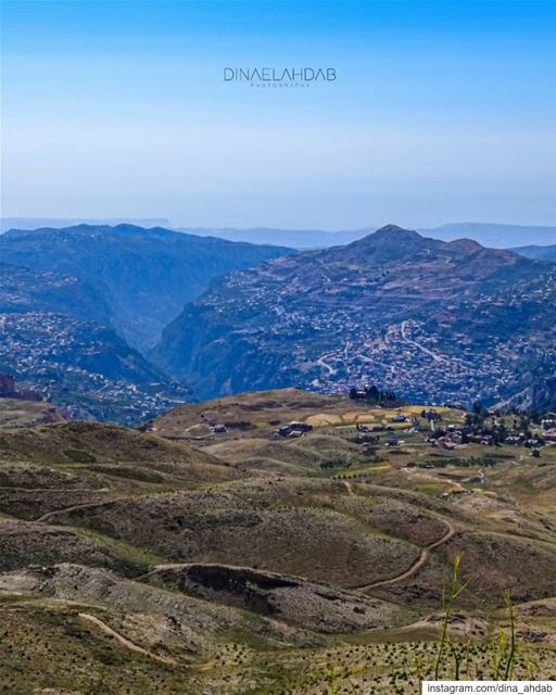 "Au fond d’une vallée, le temps passe plus lentement qu’au sommet d’une... (Bsharri, Lebanon)