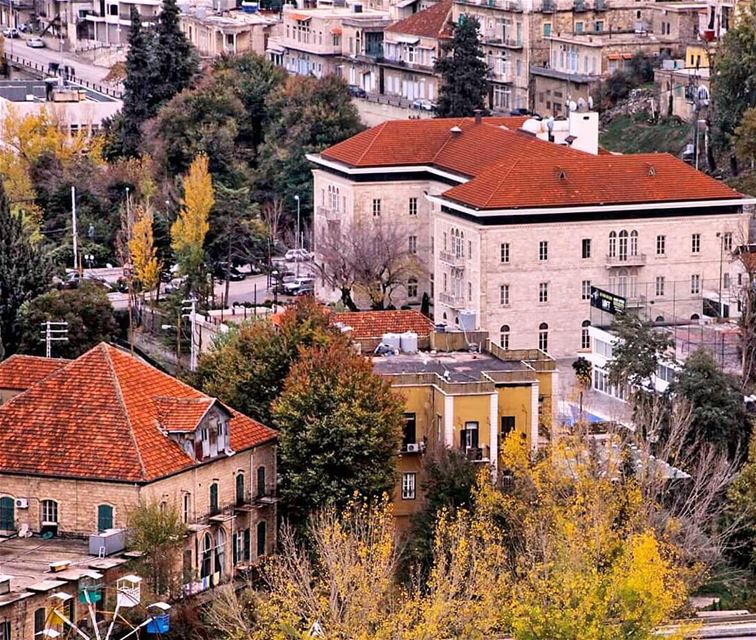 Autumn shows us how beautiful it is to let things go! zahle ... (Zahlé, Lebanon)