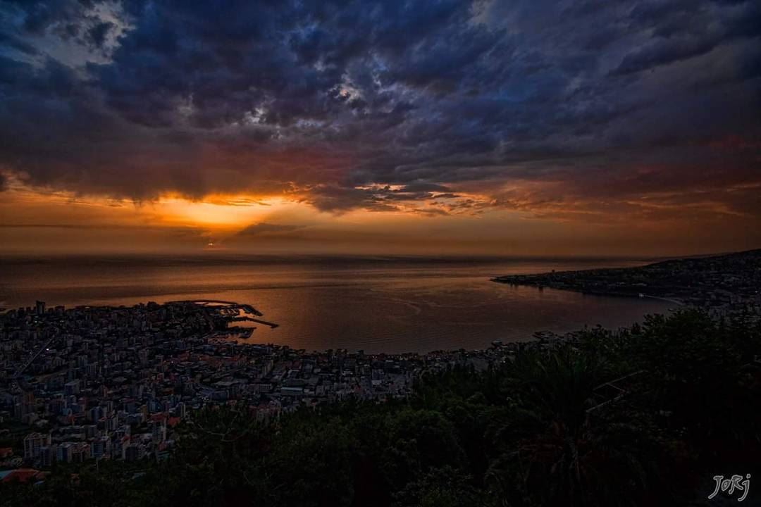 Baaannnngggg Sunset  SunsetPorn  cloud  CloudPorn  Jounieh  Bay  Lebanon... (Residence Samaha)