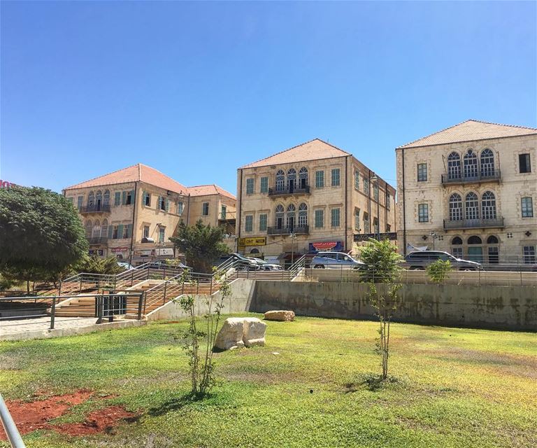 Baalbeck, old city 🌃 💙   баальбек ливан вакха бахус древности руины архит (Baalbek, Lebanon)