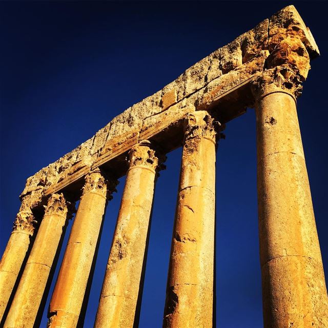  baalbek  roman  column  lebanon ... (Temple Of Jupiter - Baalbeck)
