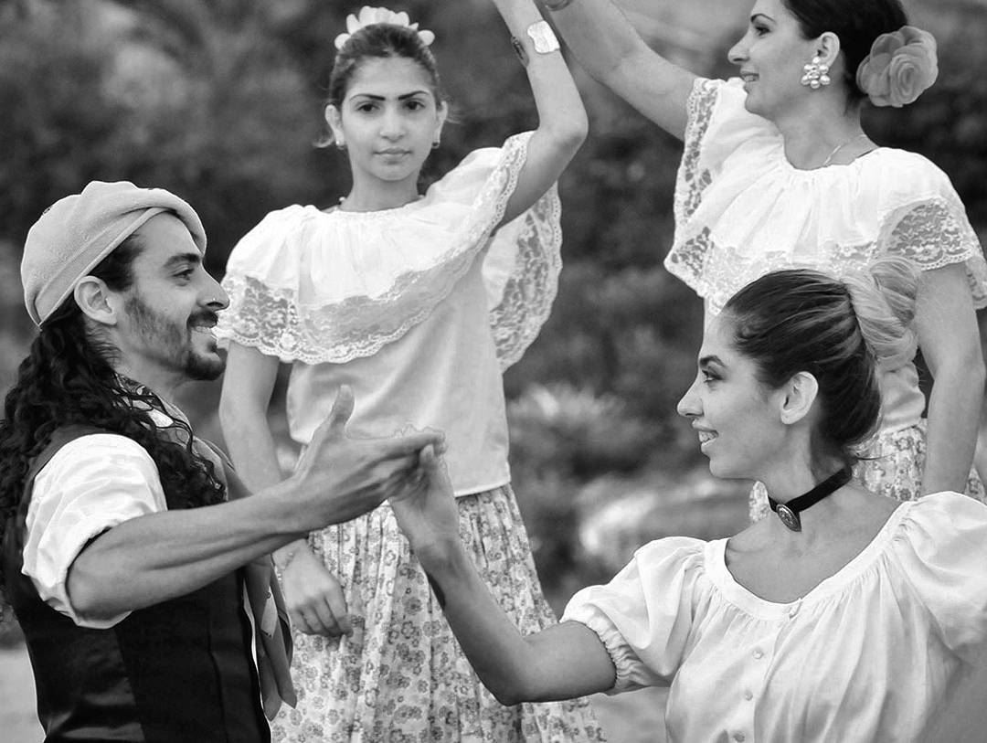 Bailar, según el folclore Uruguayo -  ichalhoub in  Byblos  Lebanon / ...
