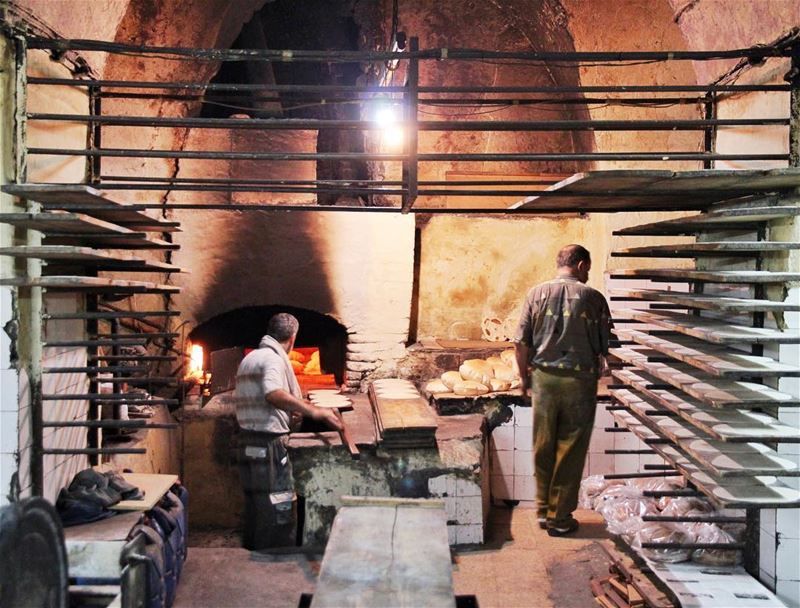 •Baking Lebanese bread• Saida  lebanon  LebaneseBread  exklusive_shot  ... (Sidon, Lebanon)