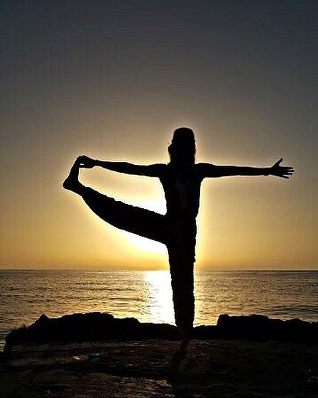 Balancing poses are some of my favorites. Here's Hasta Padangusthasana, a... (Batroûn)