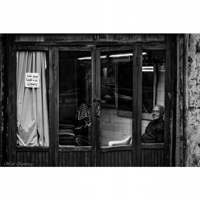  barber  shop  bnw  windowdisplay  blackandwhite  glass  man  local ... (Zuqaq al-Blat)