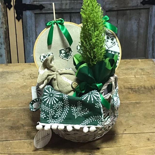 Basket full of 🎄& 💚 Write it on fabric by nid d'abeille  dreaming  of  a...