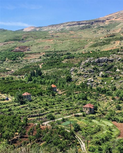 Baskinta é um vilarejo tradicional libanês situado a uma altitude que... (Baskinta, Lebanon)