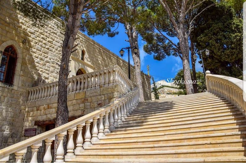  batroun  jrabta  village  البترون_سفرة   saint  rafqa  monastery ... (St Rafqa-Jrebta)