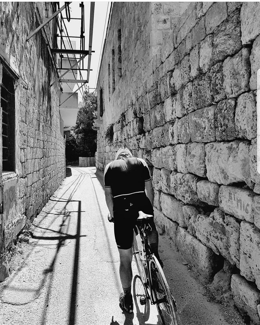  batroun  oldsouk  heritagebuilding  bicycle  cicling  bebatrouni  Lebanon... (Batroûn)