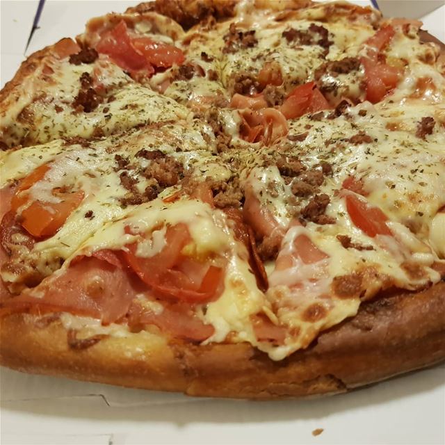  batroun  restaurants  royal  pizza  foodinlebanon  bebatrouni  lebanon ... (Royal Pizza)