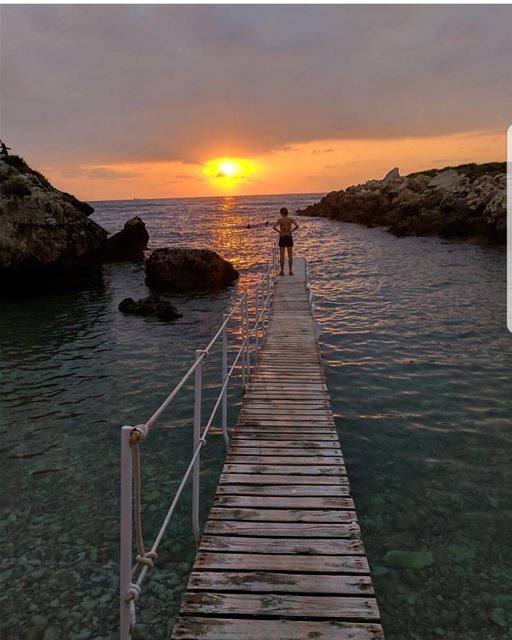  batroun  sunset  jammal  restaurant  beach  sea  mediterraneansea ... (Batroûn)