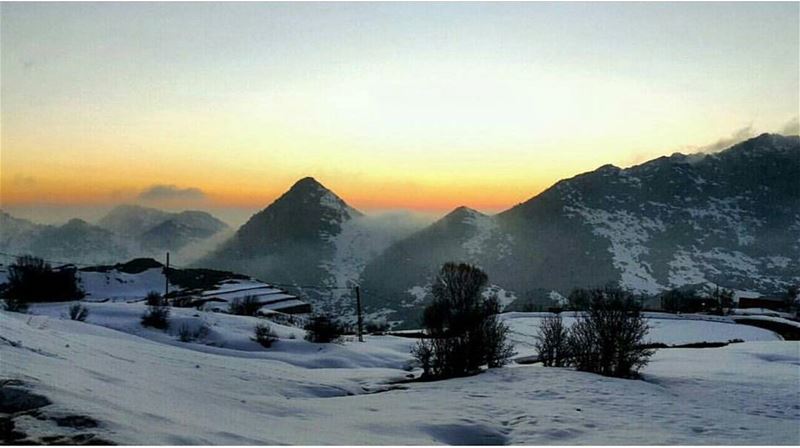  batroun  tannourine  village  sunset  snow  snowing  snowtime  mountains ... (Tanourine)