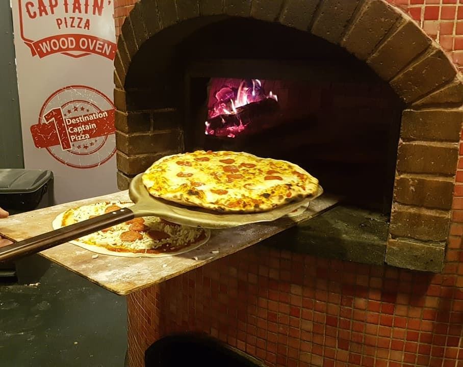  batroun  البترون_سفرة @captains.pizza  pizza  wood_oven  restaurant ... (Batroûn)