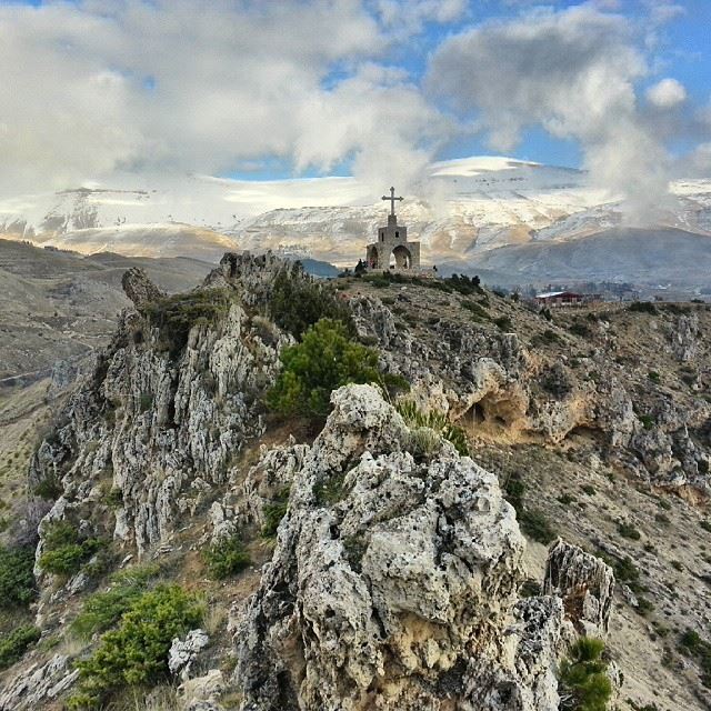  bcharré  cross  christianity  lebanon  rockclimbing  winter  snow ...