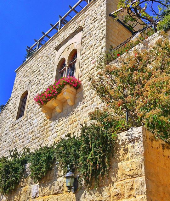 Beautiful house 😍 lebanon  nature  naturelovers  natureporn  landscape ... (Deïr El Qamar, Mont-Liban, Lebanon)