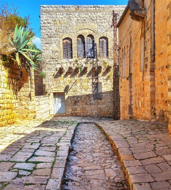 Beautiful house 😍 lebanon  nature  naturelovers  natureporn  landscape ... (Deïr El Qamar, Mont-Liban, Lebanon)