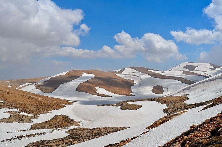  beautiful layers of  snow around 3000m on the way to the ... (Qurnat as Sawda')