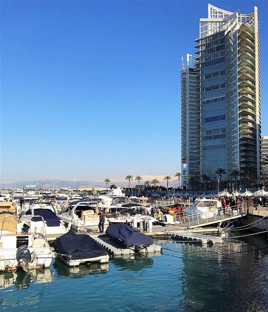 Beautiful sunny day😊snowy mountains still shining too😊enjoy ... (Zaitunay Bay)
