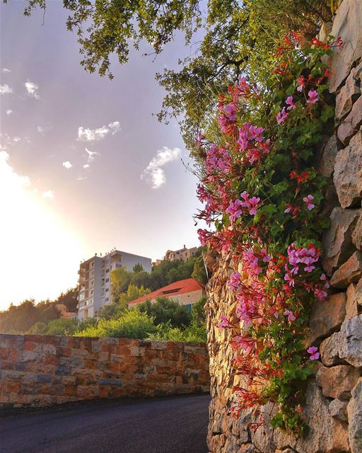 Beautiful sunset - Kfour lebanon  nature  naturelovers  natureporn ... (El Kfour, Mont-Liban, Lebanon)