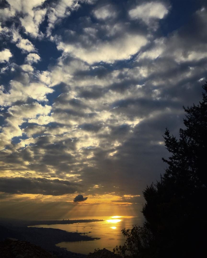 Beautiful sunsets need cloudy skies 🌅  skyporn  beautifulsky ... (El Kfour, Mont-Liban, Lebanon)