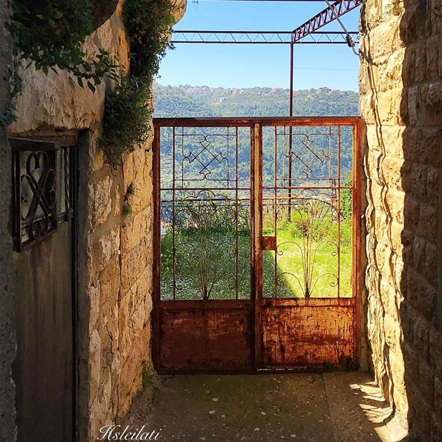 Beautiful weekend coming ahead💞don't forget to visit the museums tonight � (Deïr El Qamar, Mont-Liban, Lebanon)