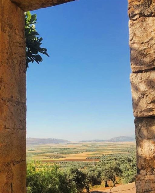 Beauty in a frame 🖼 beautybeyondwalls  gohiking  liveoutdoor ... (Marjayoûn, Al Janub, Lebanon)