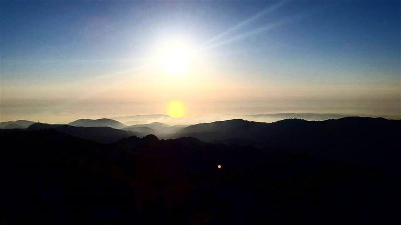 Because when you  stop and  look arround, this  life is pretty  amazing ... (Arez Jaj)