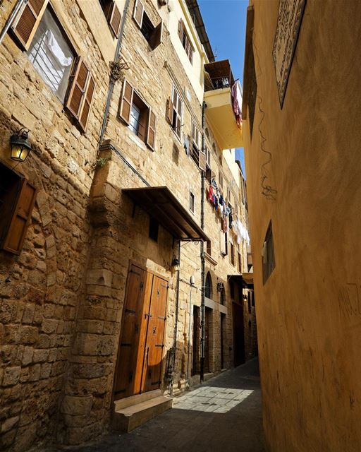 Becos estreitos da cidade velha de Sidon, maior cidade do sul do Líbano.... (Saïda, Al Janub, Lebanon)