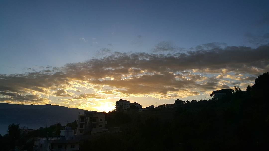 Before the dawn. ..I hear you whisper. . sunset  ptk_sky  sunsetporn ... (Qarnayel)