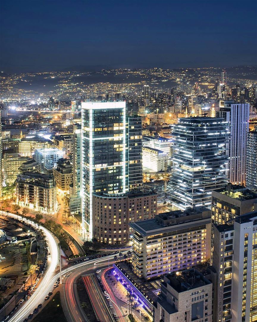 🇱🇧 Beirut at night and its modern buildings viewed by an stunning angle!... (Beirut, Lebanon)
