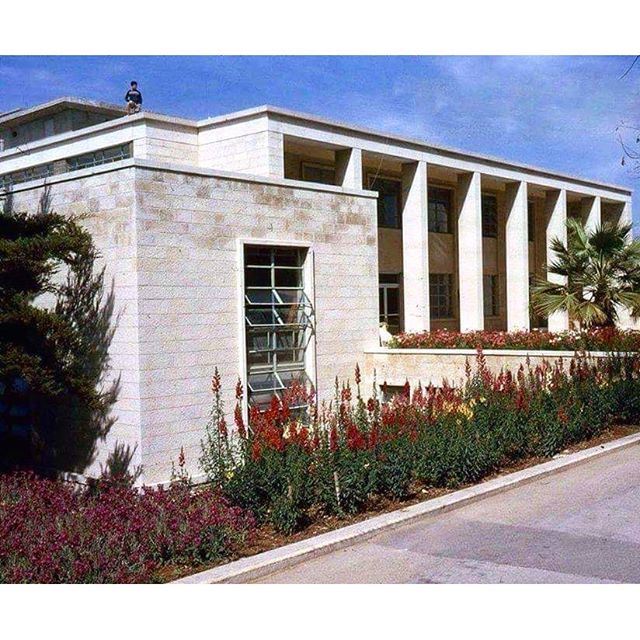 Beirut AUB Library  1960 .
