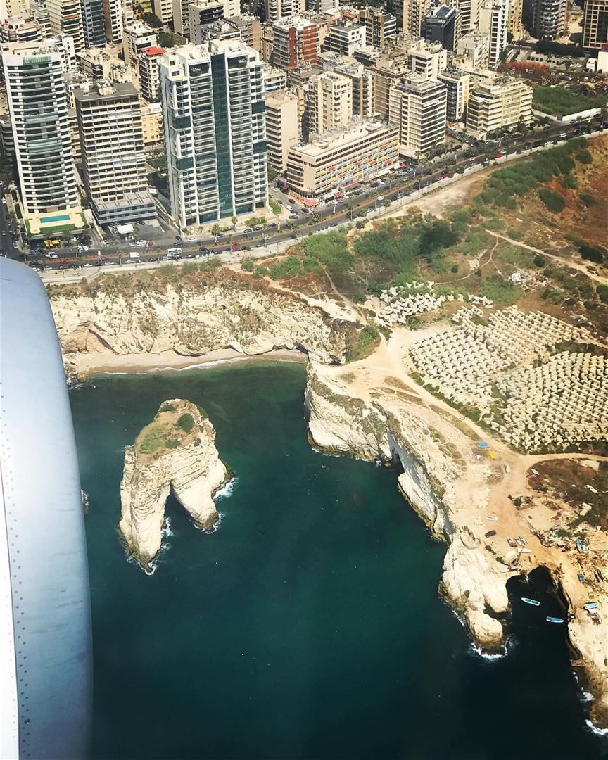 Beirut Everyday❤️By @sabineabouzeid  Rawché  Rawshe  Beyrouth  Beirut ... (Raouche Rock , Beirut , Lebanon)