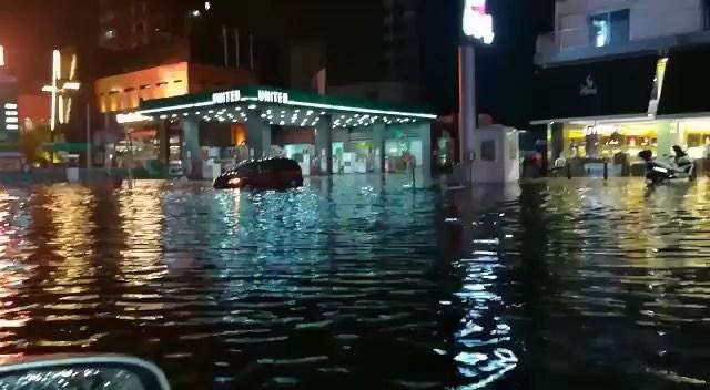 Beirut highway after the storm 😕Video taken by @beiruting 😊 lebanon ... (Beirut, Lebanon)