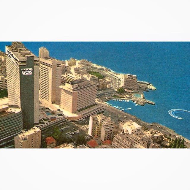 Beirut Holiday Inn - Phoenicia - Saint George In 1974 .