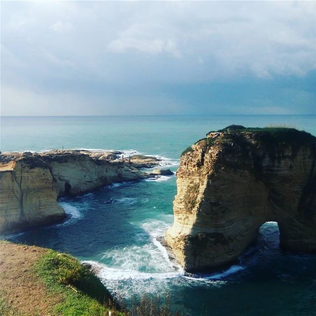  beirut lebanon raouche mediterranean middleeast ливан среднийвосток бейрут (Raouche Rock)