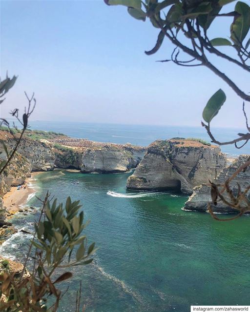  beirut raouche photography  passionpassport  lebanon instalebanon... (Beirut, Lebanon)