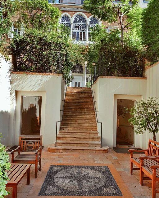 Beirut's charm at The Metropolitan Club in Achrafiyeh 🌿Контрасты Бейрута.... (Achrafieh, Lebanon)