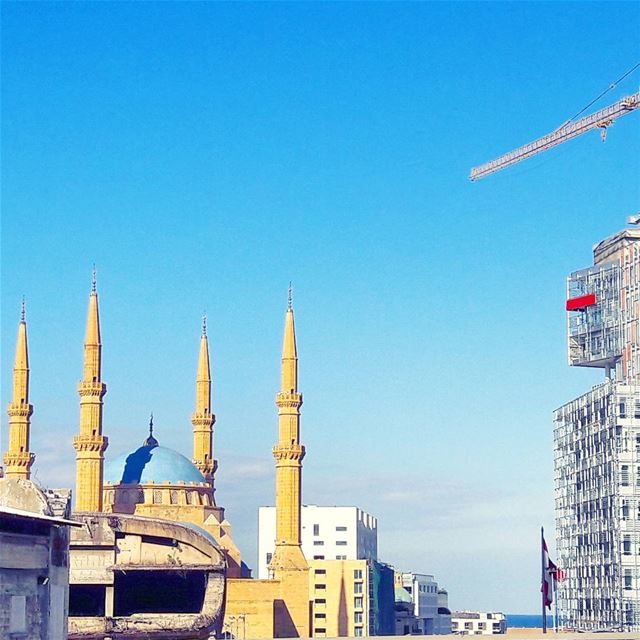 Beirut's contradictions: modernity and ruins in the same spot!... (Beirut, Lebanon)
