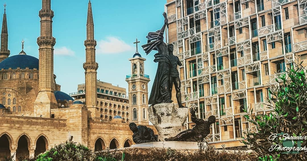 Beirut's lovely Martyr's Square_____🔴⚪⚪🌲⚪⚪🔴_____... (Downtown Beirut)